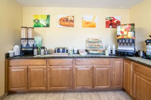 Free buffet breakfast  - Quality Inn & Suites Elko (Elko)