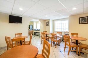 Free buffet breakfast - Quality Inn & Suites Elko (Elko)