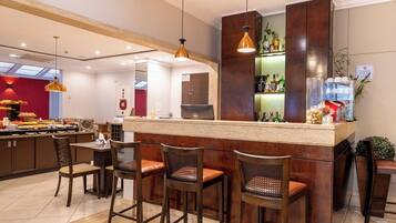 Café da manhã, almoço e jantar; culinária brasileira