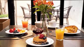 Petit déjeuner buffet (60 BRL par personne)