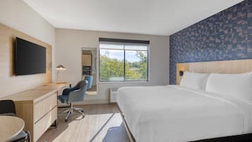 Standard Room, 1 King Bed, Non Smoking | Desk, iron/ironing board, free cribs/infant beds, rollaway beds