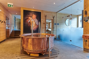 Sauna, bain à remous, hammam, massages des tissus profonds