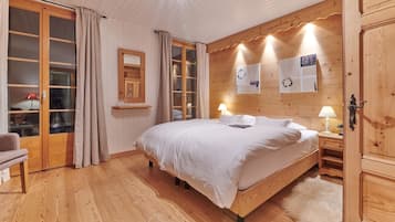 Panorama Double Room | Minibar, in-room safe, desk, iron/ironing board