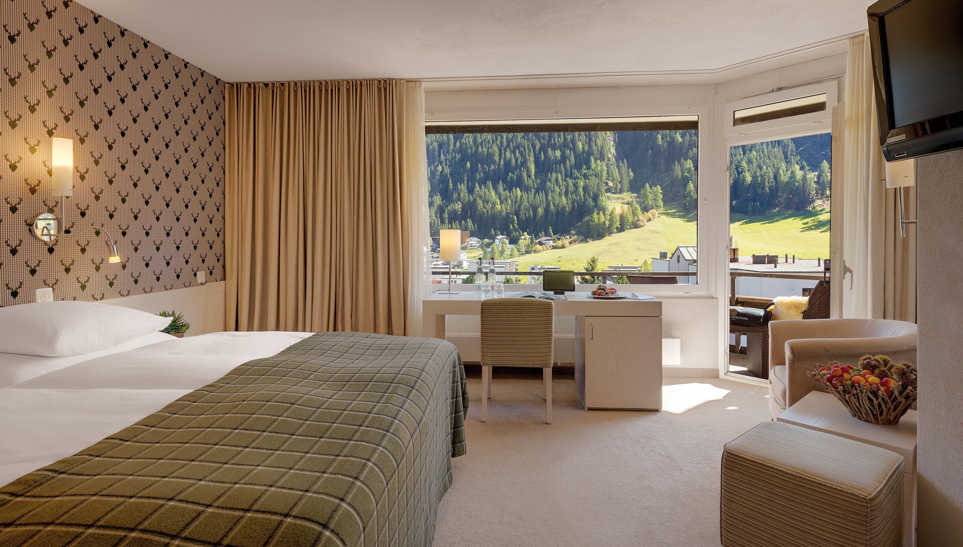 standard double room (poschiavo) | hypo-allergenic bedding, minibar, in-room safe, desk