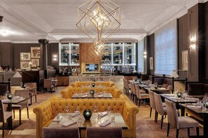 Breakfast, lunch and dinner served  - Morosani Schweizerhof (Davos)