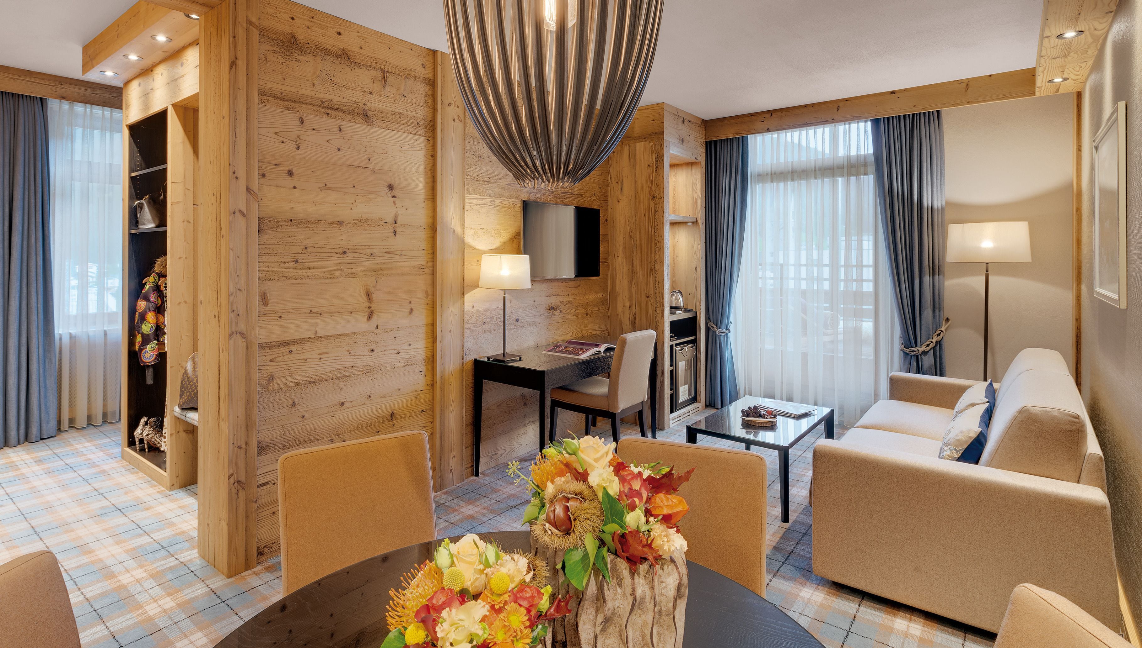 suite | in-room dining