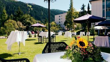 Se sirven desayunos, almuerzos y cenas; cocina italiana