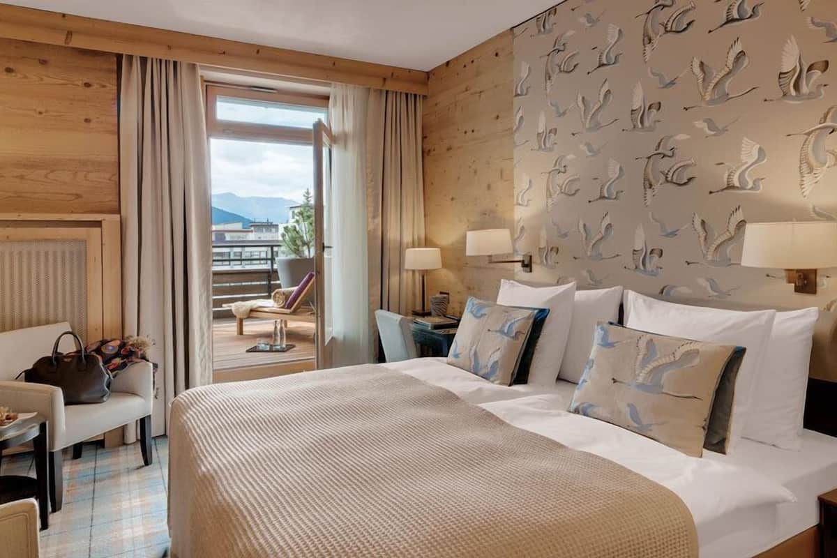 deluxe double room | 1 bedroom, hypo-allergenic bedding, down duvets, minibar