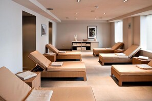 Een sauna, een bubbelbad, een stoombad, sportmassages