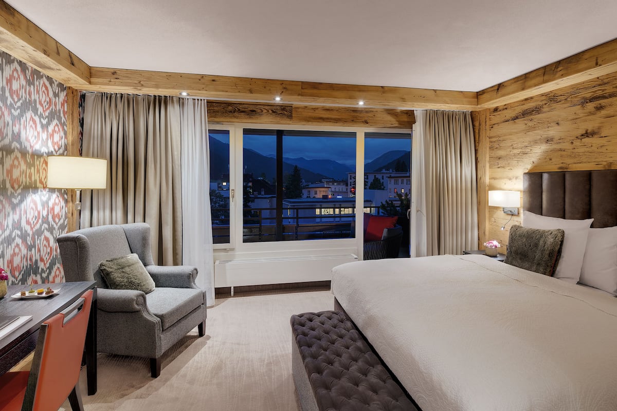 suite | 1 bedroom, hypo-allergenic bedding, down duvets, minibar