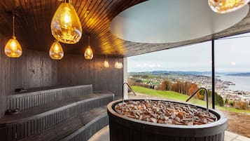 Couples treatment rooms, sauna, hot tub, steam room, body treatments