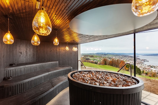 Couples treatment rooms, sauna, hot tub, steam room, body treatments
