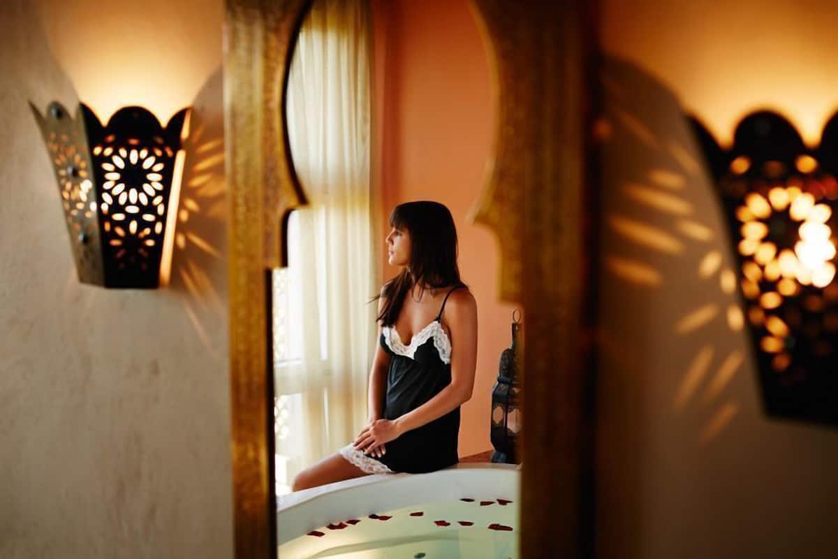 Chambre Oriental Boutique | Salle de bain | Articles de toilette gratuits, sĂšche-cheveux, peignoirs, chaussons