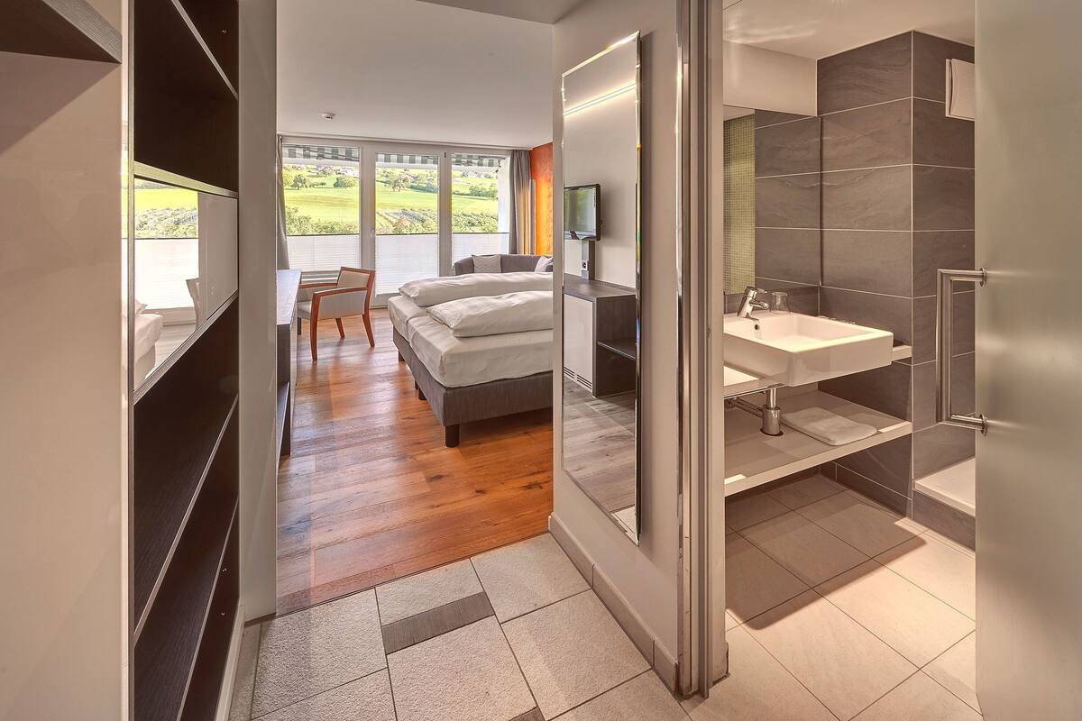 classic hillside single room | minibar, in-room safe, desk, blackout curtains