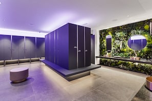 Couples treatment room(s), sauna, hot tub, steam room, massages