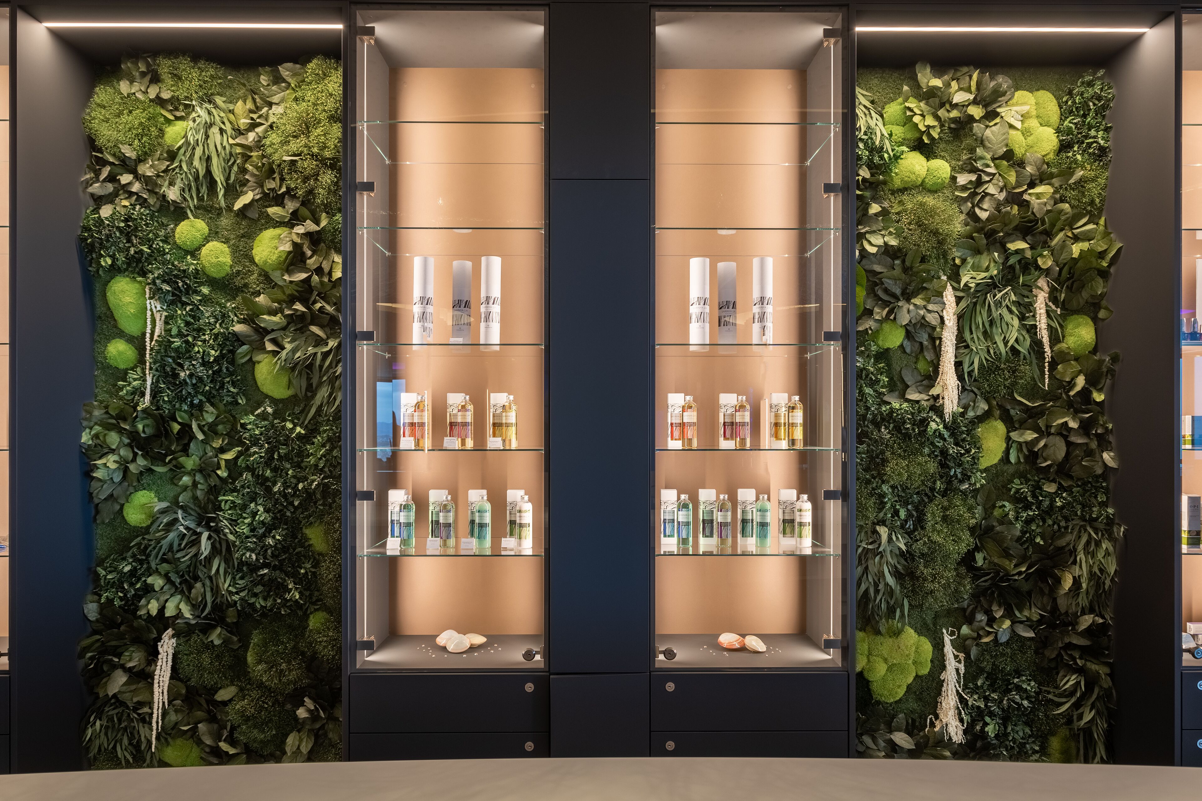 couples treatment room(s), sauna, hot tub, steam room, massages