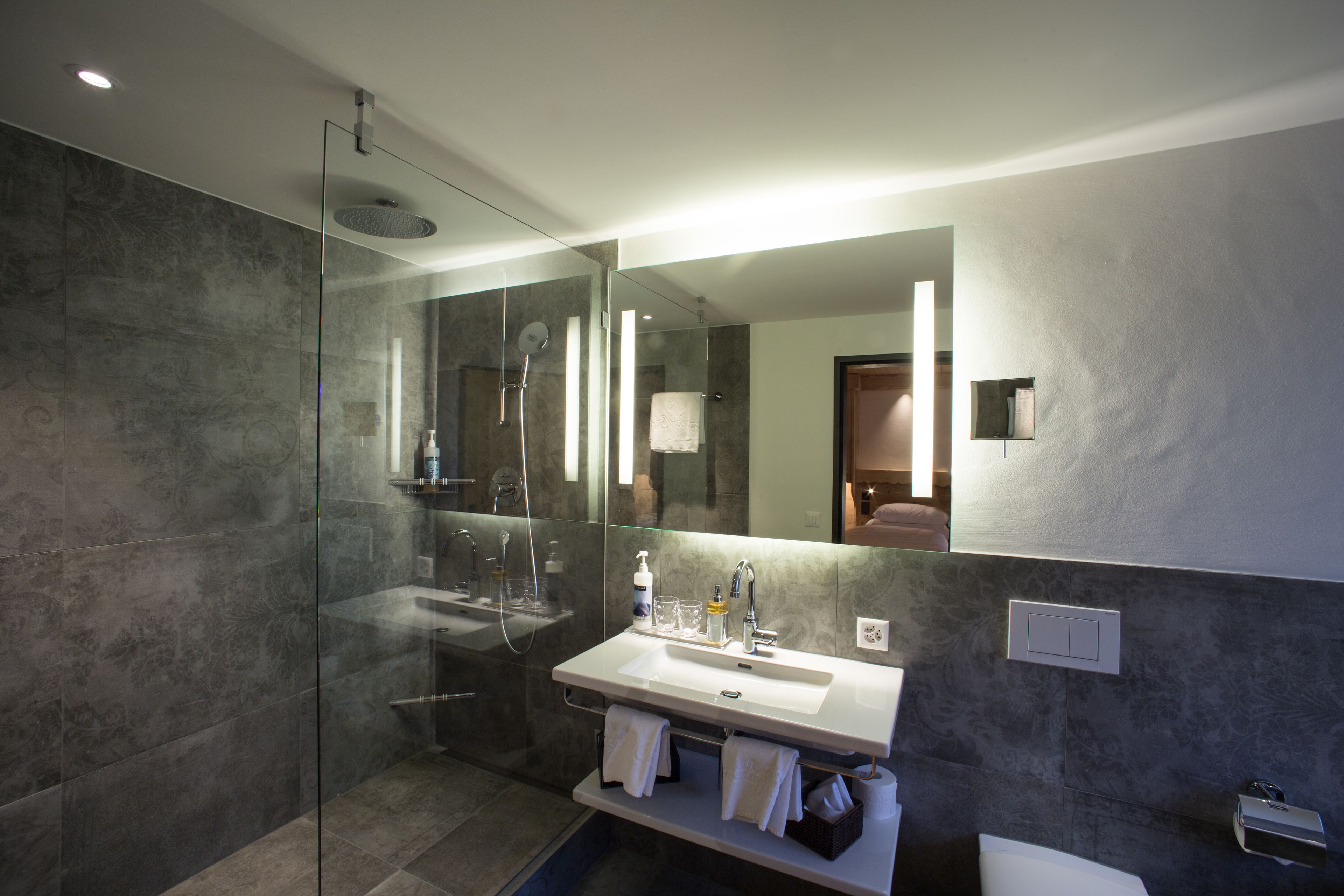 panoramic double room | bathroom | shower, free toiletries, hair dryer, bathrobes