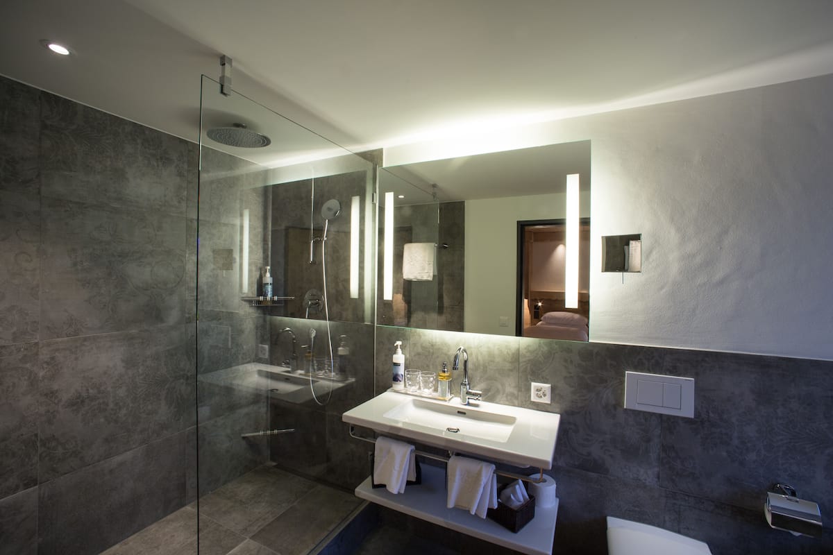 panoramic double room | bathroom | shower, free toiletries, hair dryer, bathrobes