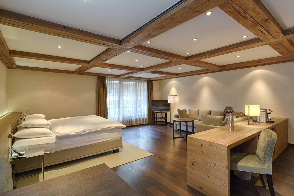 suite (chalet) | living area | flat-screen tv