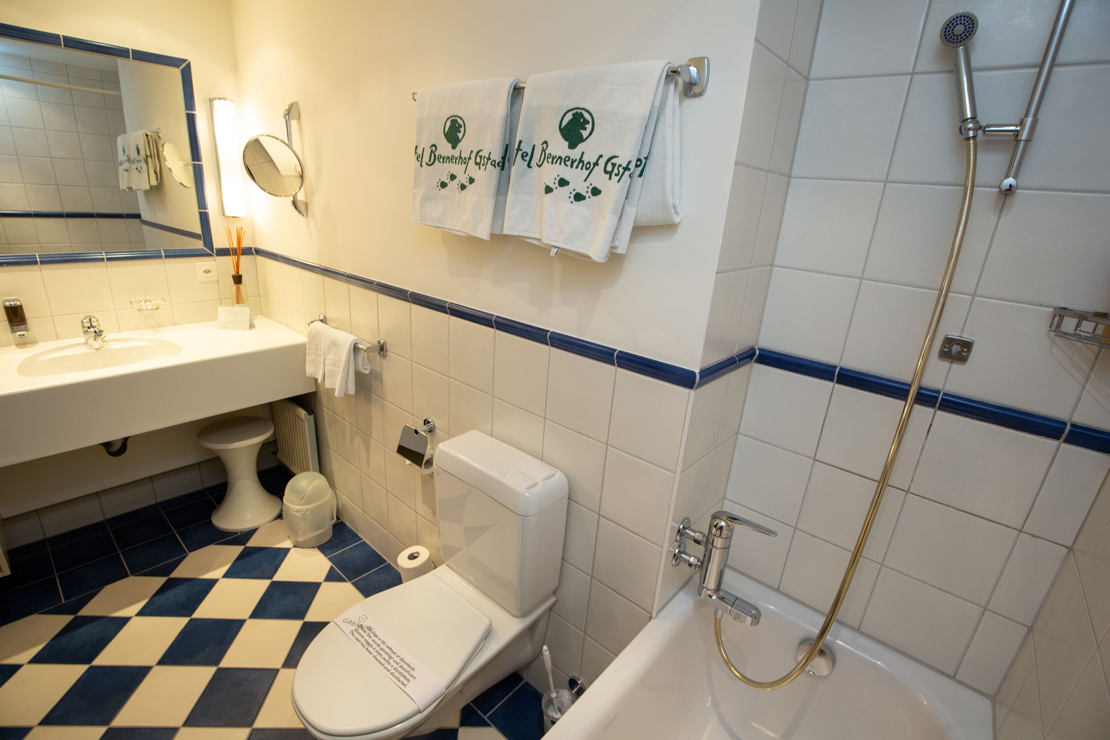 chalet double room | bathroom | shower, free toiletries, hair dryer, bathrobes