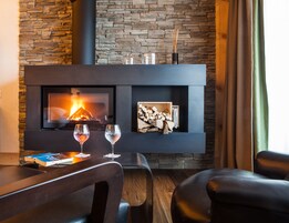 Alpine Loft | Hypo-allergenic bedding, down comforters, in-room safe, desk