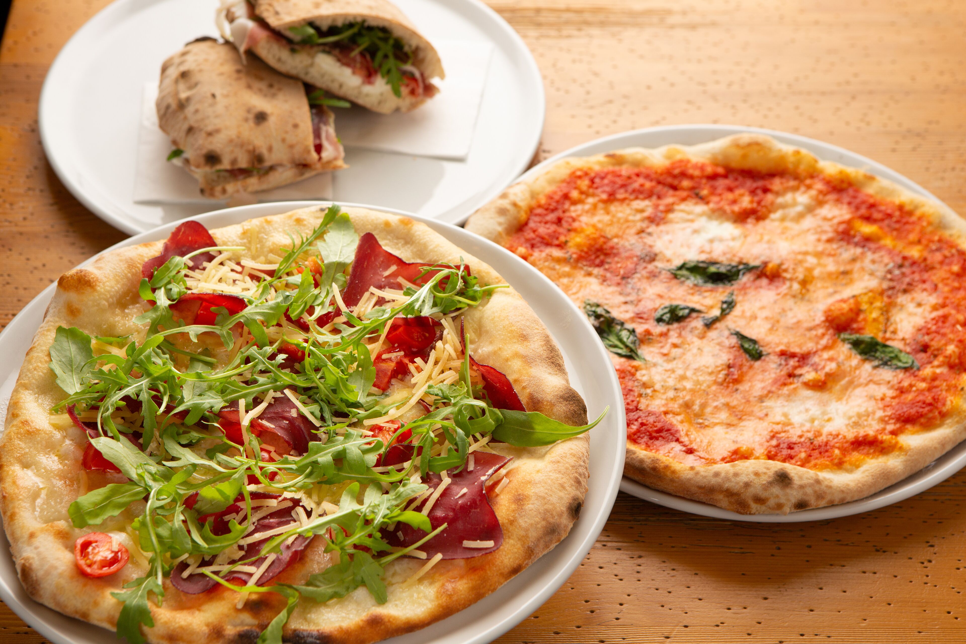 4 개의 레스토랑, 아침 식사, 점심 식사, 저녁 식사 제공(세계 요리)