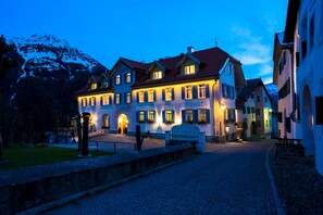 Façade de l’hébergement - soirée/nuit