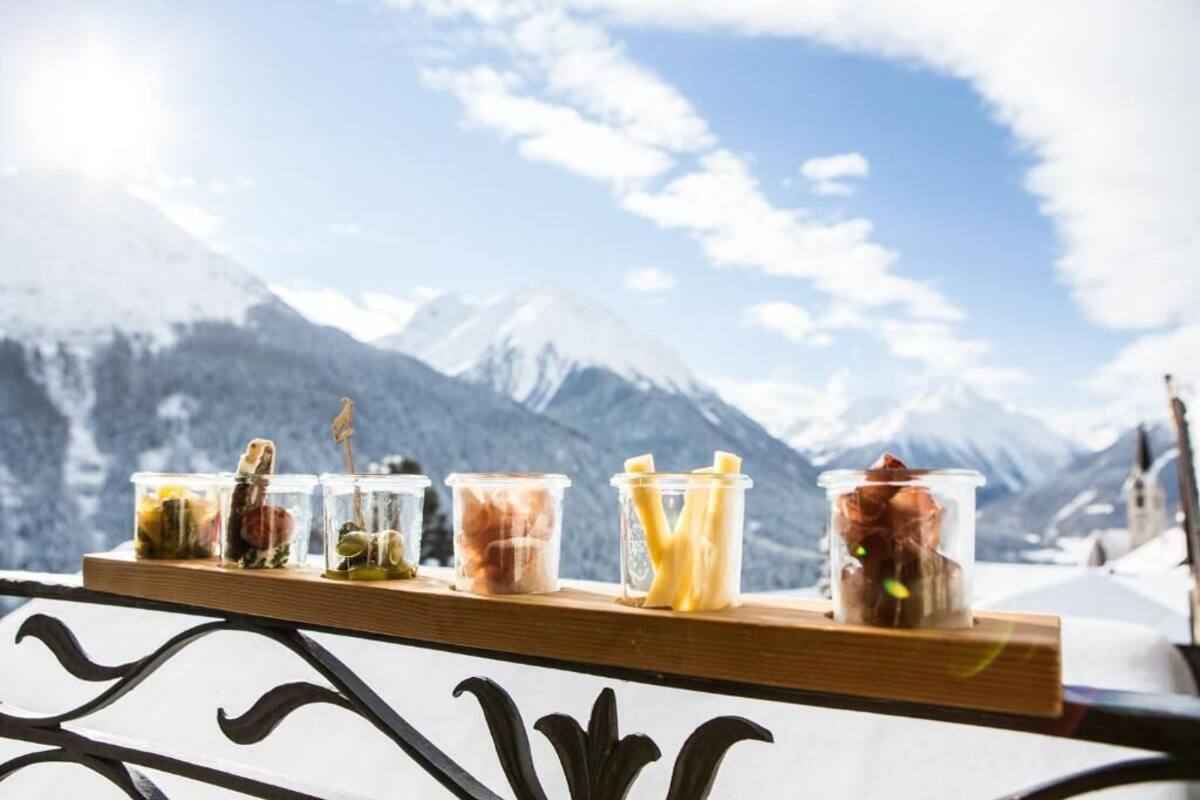 2 restaurants, breakfast, lunch, dinner served; german cuisine