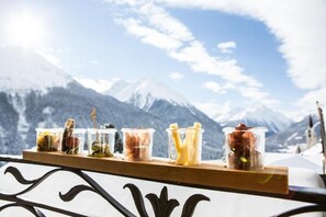 2 restaurants, breakfast, lunch, dinner served; German cuisine
