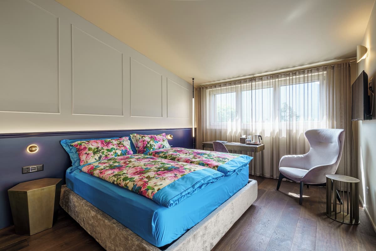 Premium Comfort Doppelzimmer mit Bergblick und Klimaanlage | 1 Schlafzimmer, Zimmersafe, individuell dekoriert