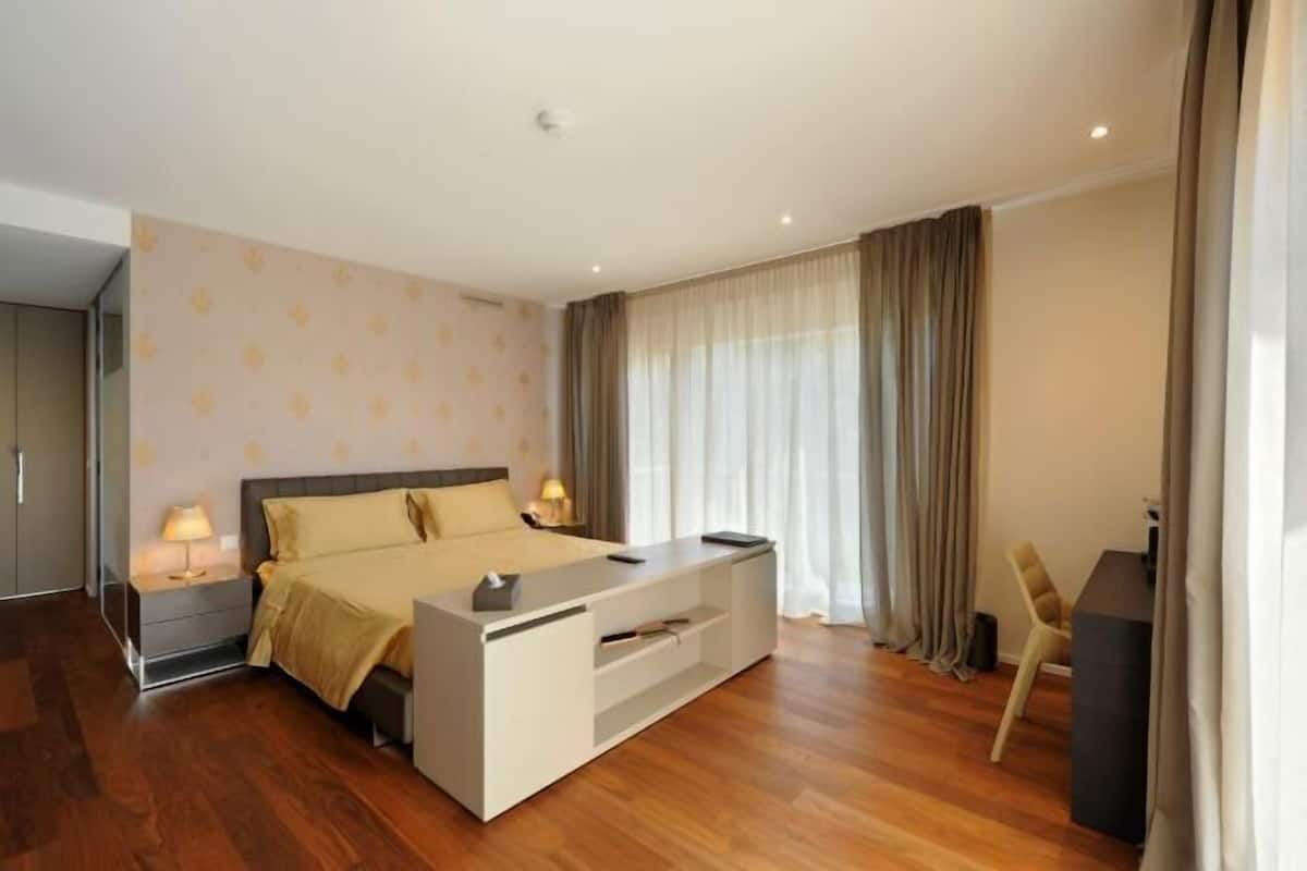1 Schlafzimmer, Zimmersafe, individuell dekoriert