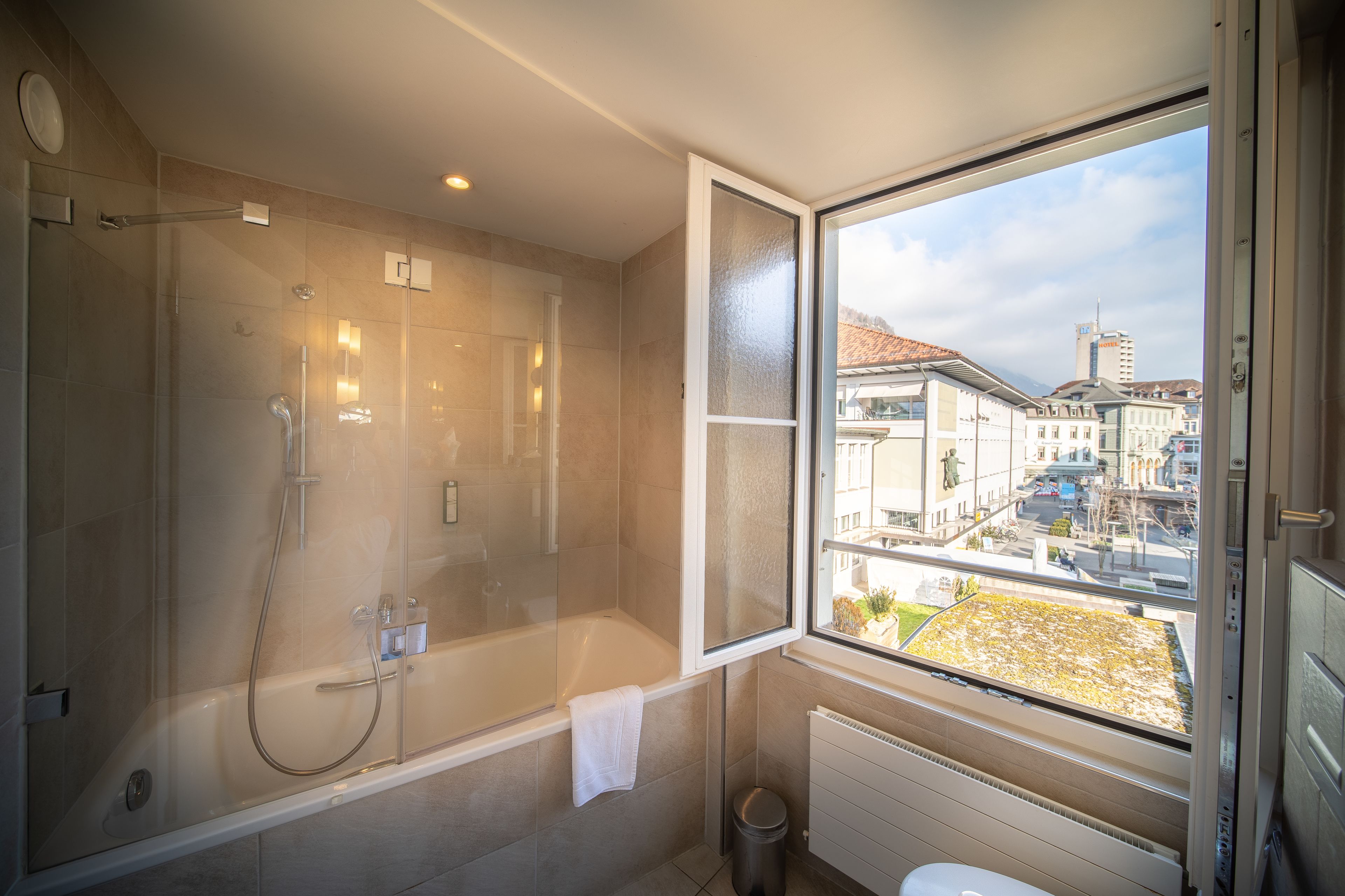 superior twin room | deep-soaking bathtub