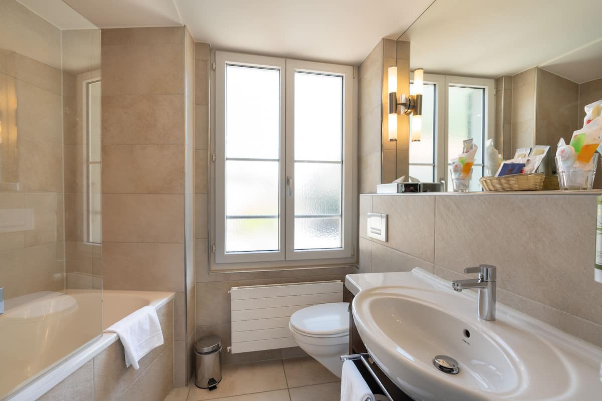 superior twin room | bathroom | combined shower/bathtub, free toiletries, hair dryer, slippers