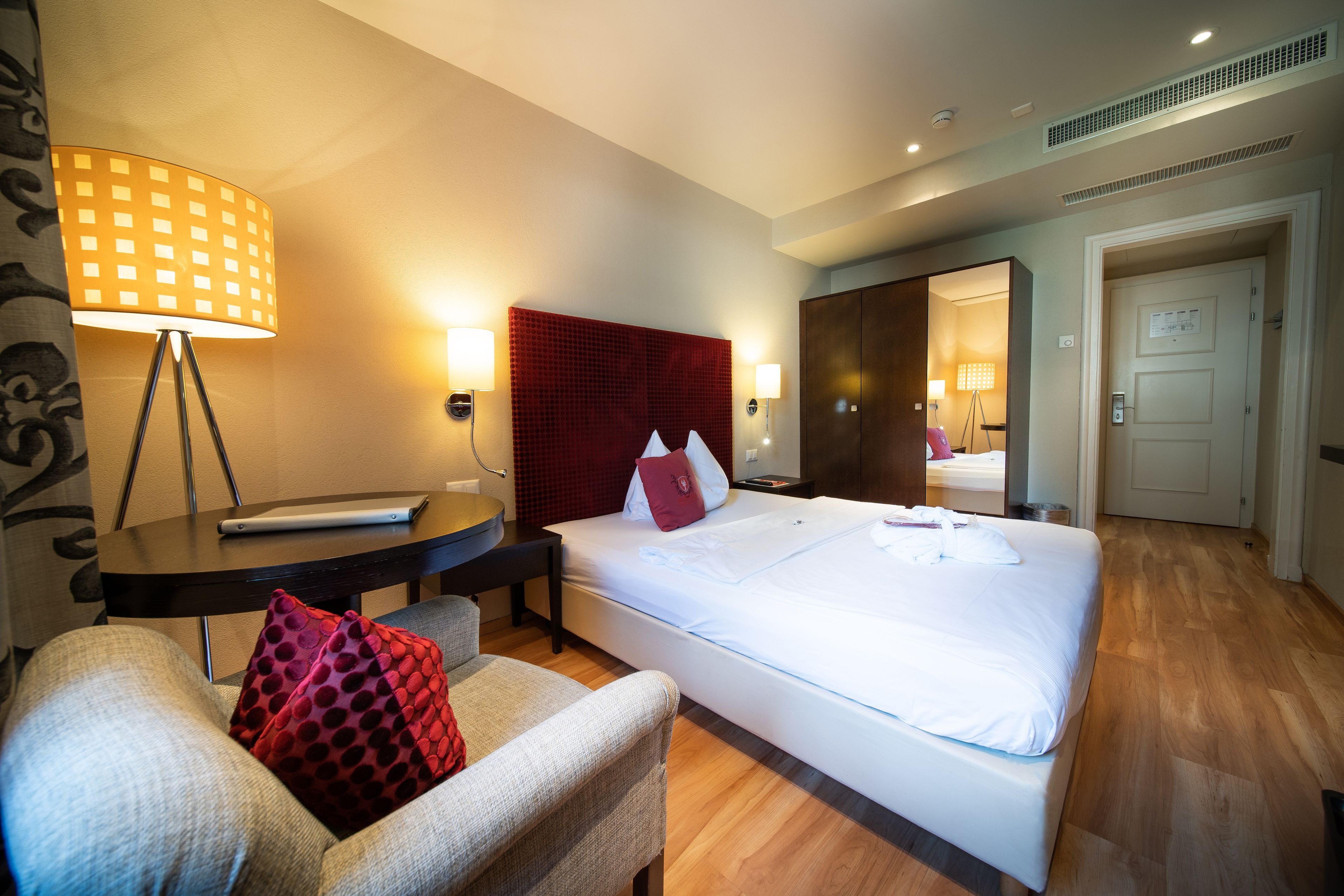 superior single room | hypo-allergenic bedding, in-room safe, blackout curtains, soundproofing