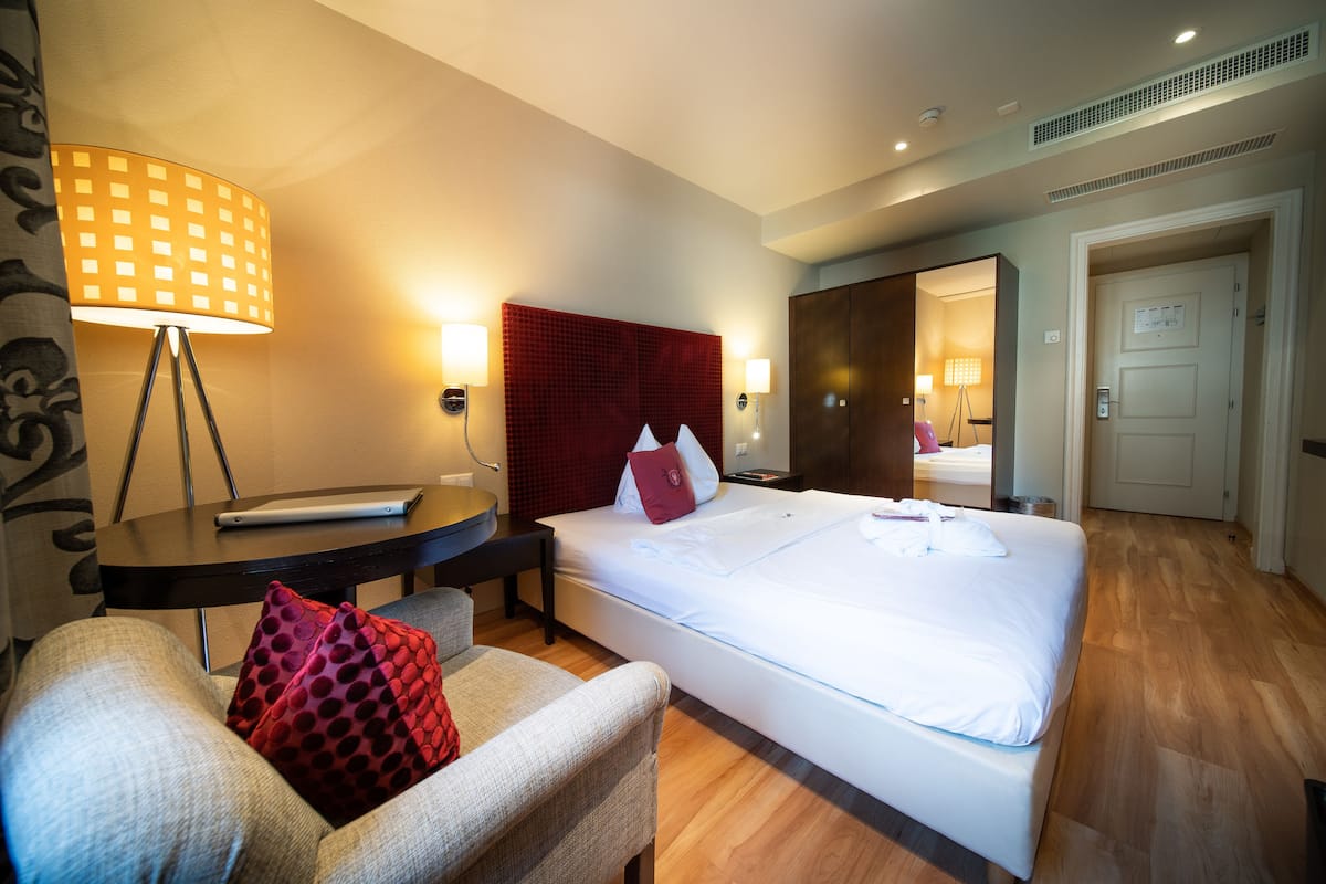 superior single room | hypo-allergenic bedding, in-room safe, blackout curtains, soundproofing