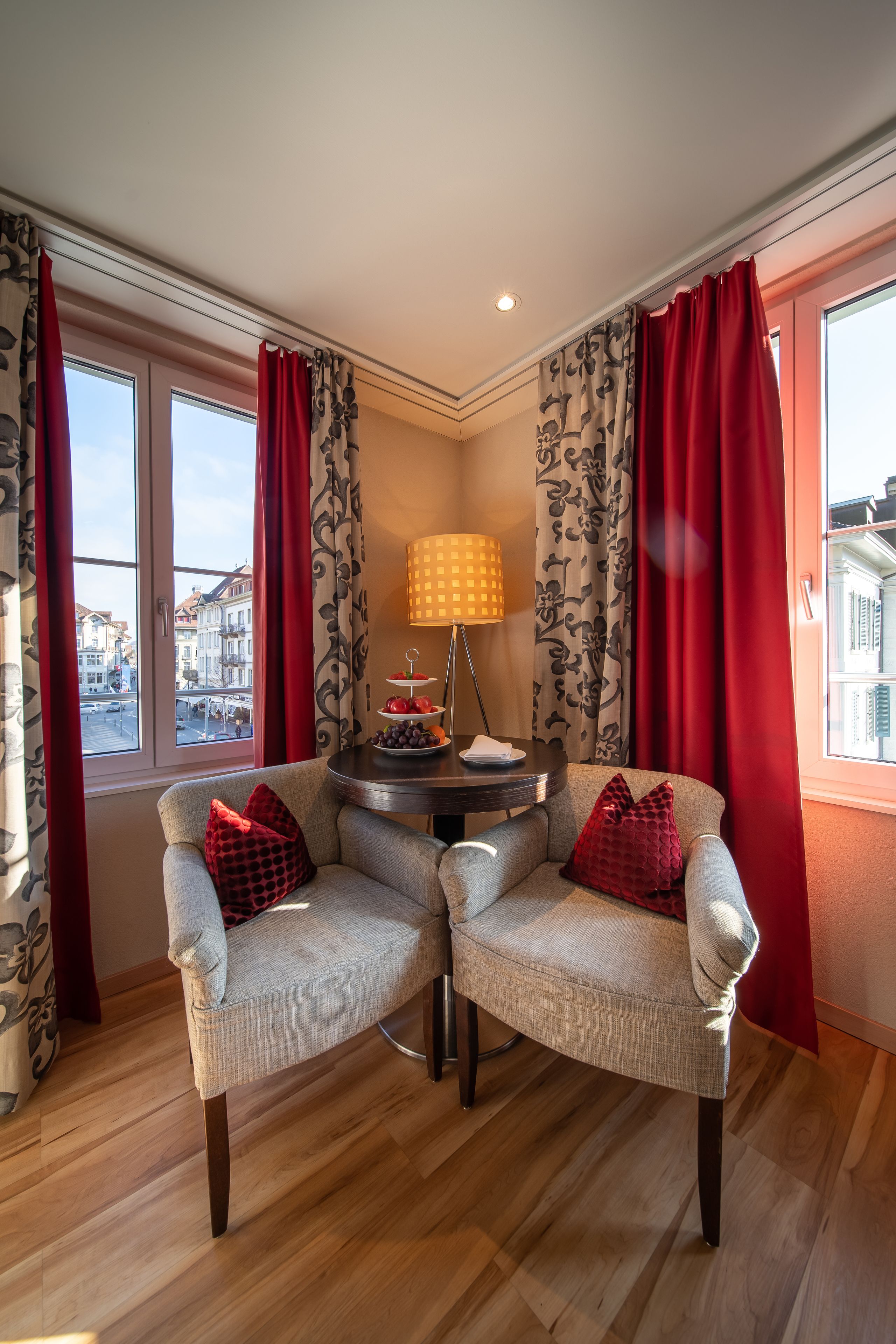 superior twin room | living area | flat-screen tv