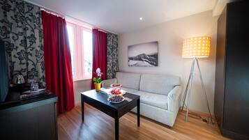 Junior Suite | Oppholdsområde | Flatskjerm-TV