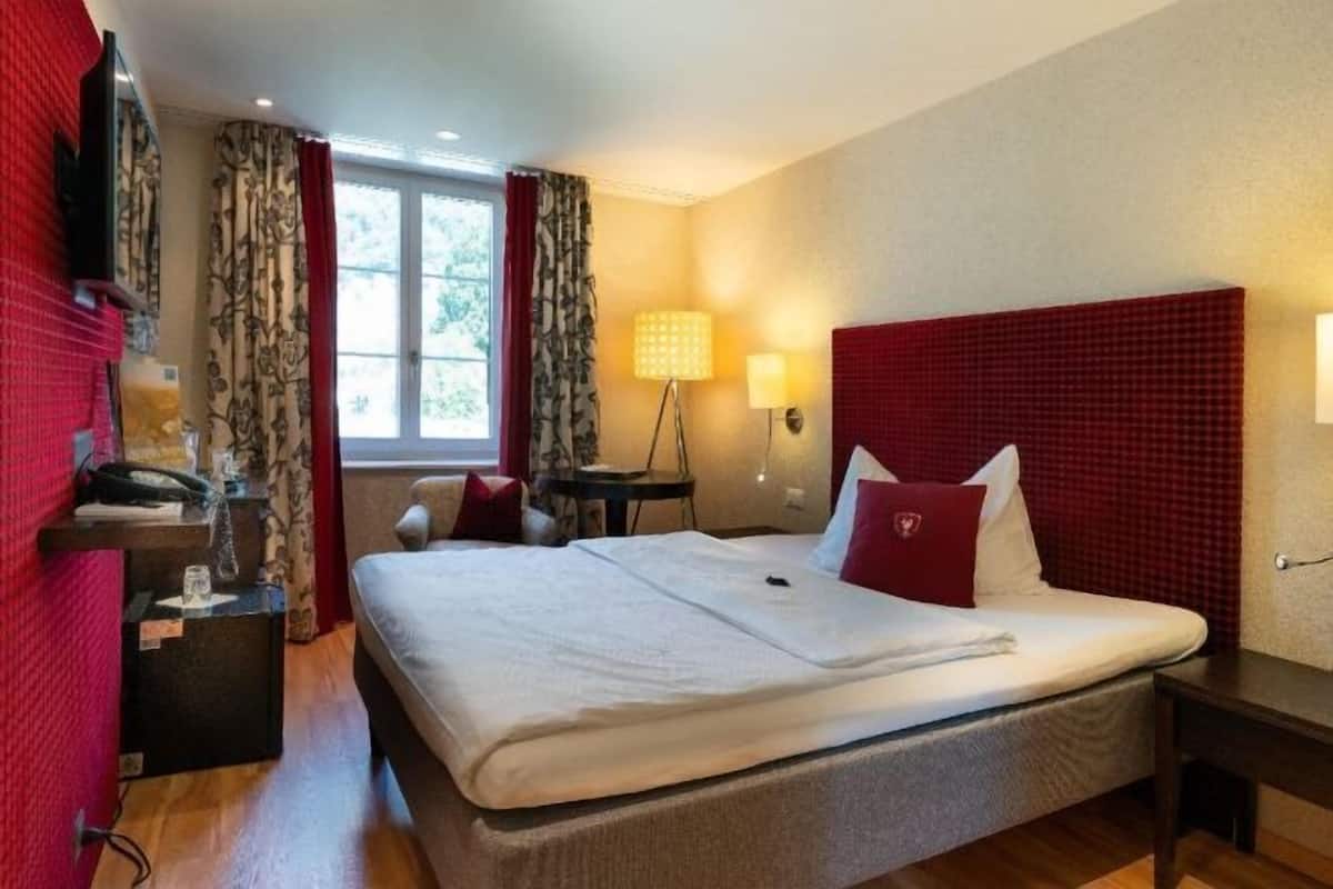 Allergikerbettwaren, Zimmersafe, Verdunkelungsvorhänge