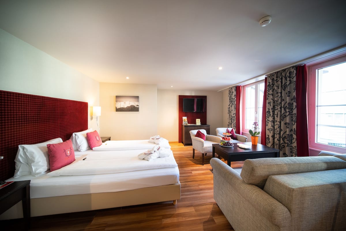 junior suite | hypo-allergenic bedding, in-room safe, blackout curtains, soundproofing