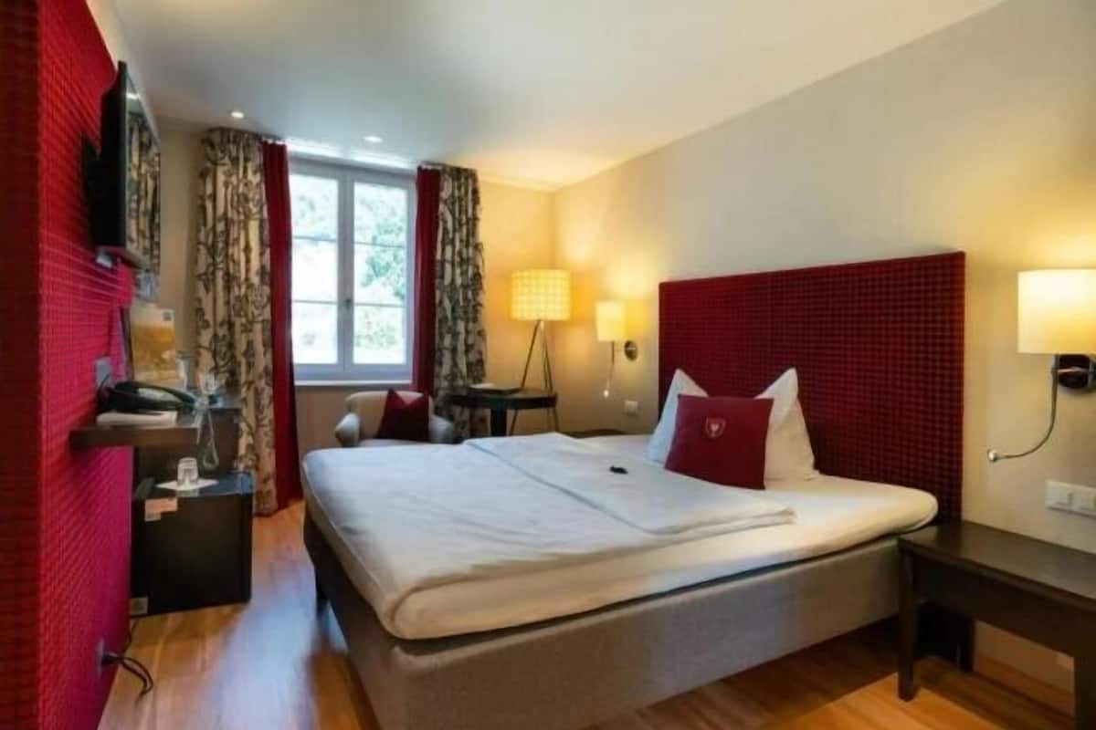 Literie hypoallergénique, coffres-forts dans les chambres