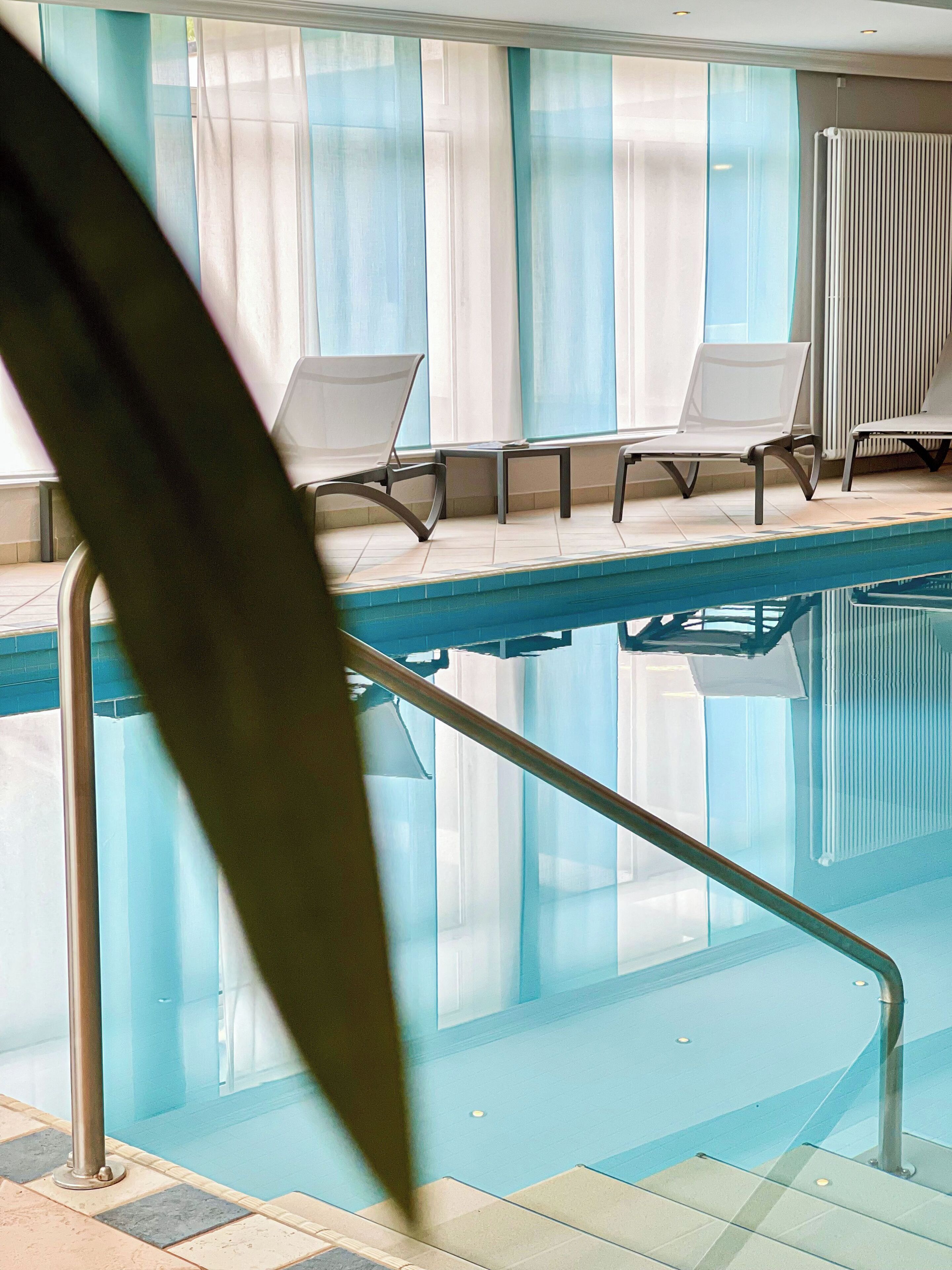 indoor pool, pool loungers