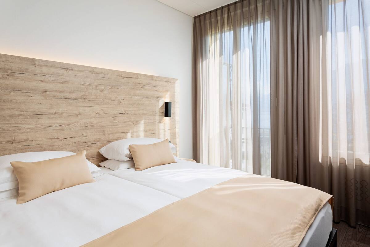 room, lake view | in-room safe, desk, iron/ironing board, free wifi