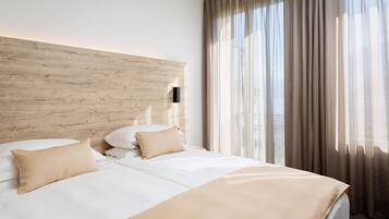 Room, Lake View | In-room safe, desk, iron/ironing board, free WiFi
