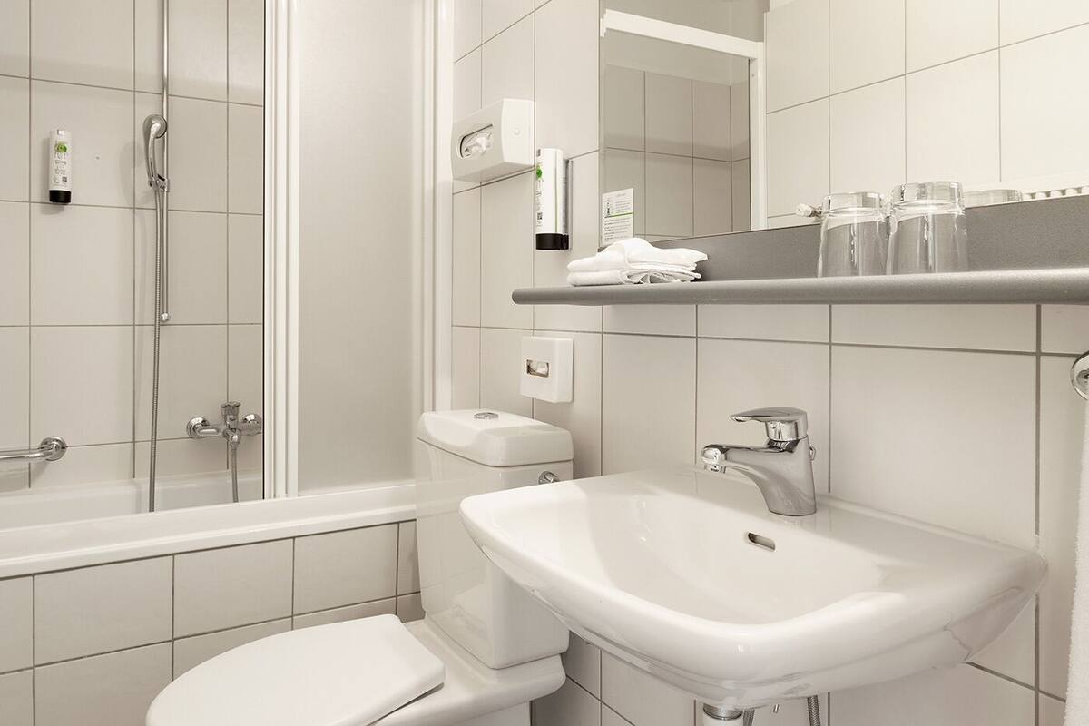 panoramic double room, balcony, lake view | bathroom | shower, hair dryer, towels