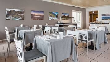 TĂ€gliches FrĂŒhstĂŒcksbuffet (20 CHF pro Person)