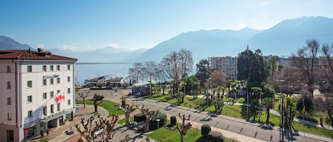 A hotel with a view of a lake and mountains.