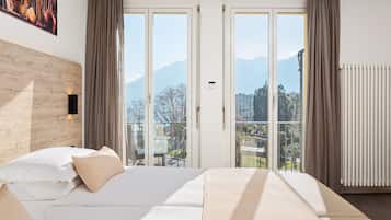 Panoramic-Doppelzimmer, Balkon, Seeblick | 2 Schlafzimmer, Zimmersafe, Schreibtisch, Bügeleisen/Bügelbrett