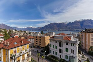 Panorama Double Room, Balcony | Blick auf den See