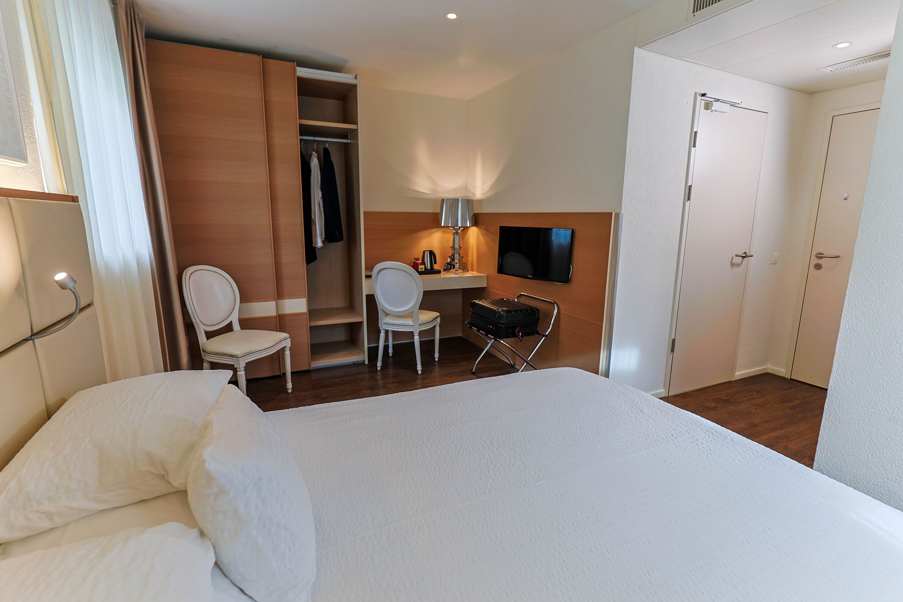 queen double room | minibar, in-room safe, desk, iron/ironing board