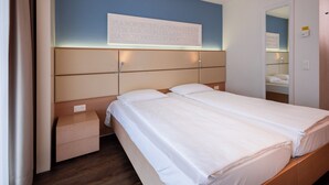 Comfort Double Room, Balcony | Minibar, in-room safe, desk, iron/ironing board (on request) - Hotel Muralto (Muralto)